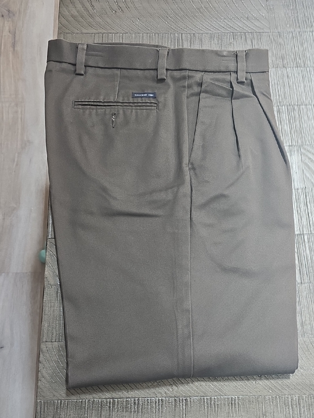 Men's Tailored Dress Pants in Army Green